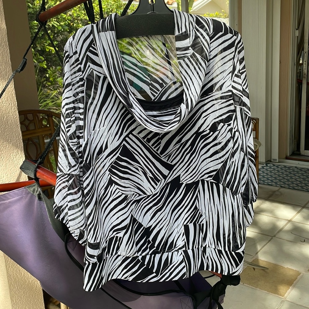 AGB SHEER TOP With black underpinning